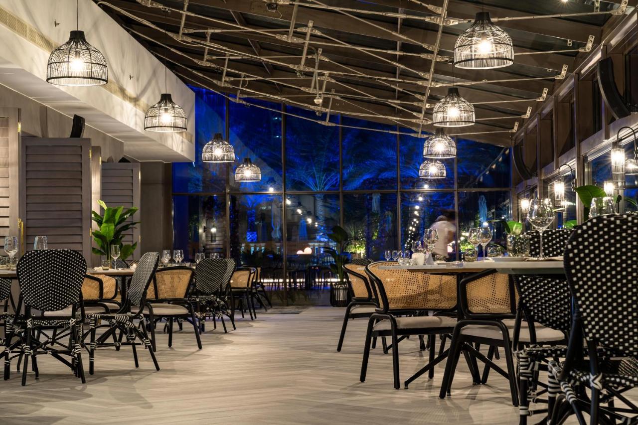 Sofitel Dubai Jumeirah Beach Exterior photo The restaurant at the resort