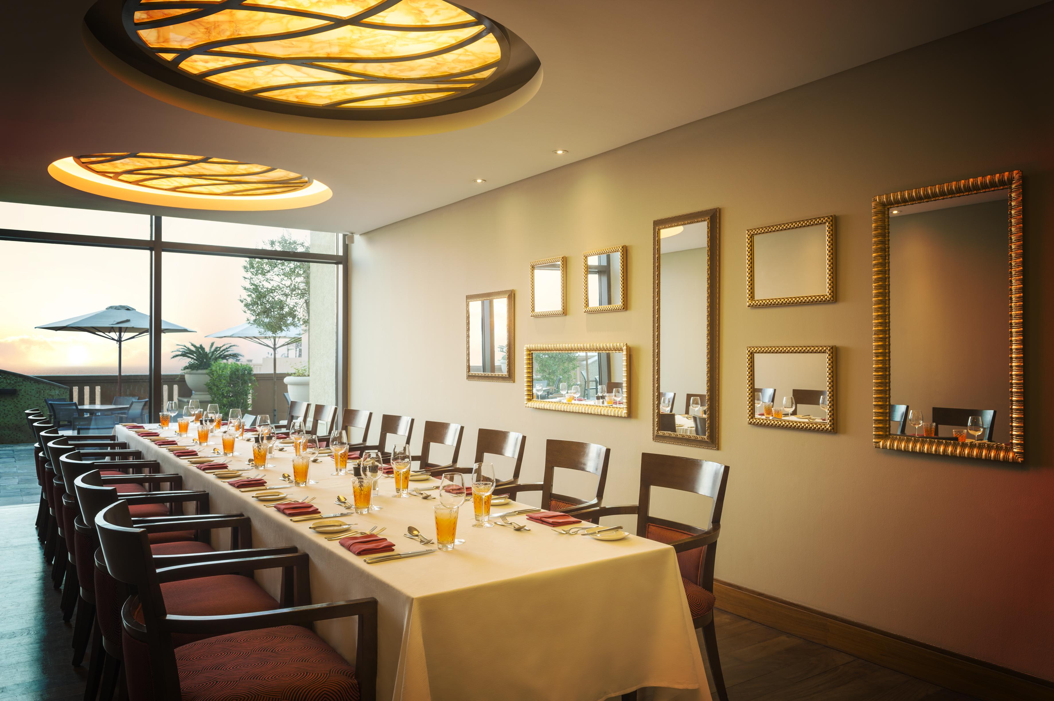 Sofitel Dubai Jumeirah Beach Exterior photo The restaurant's interior
