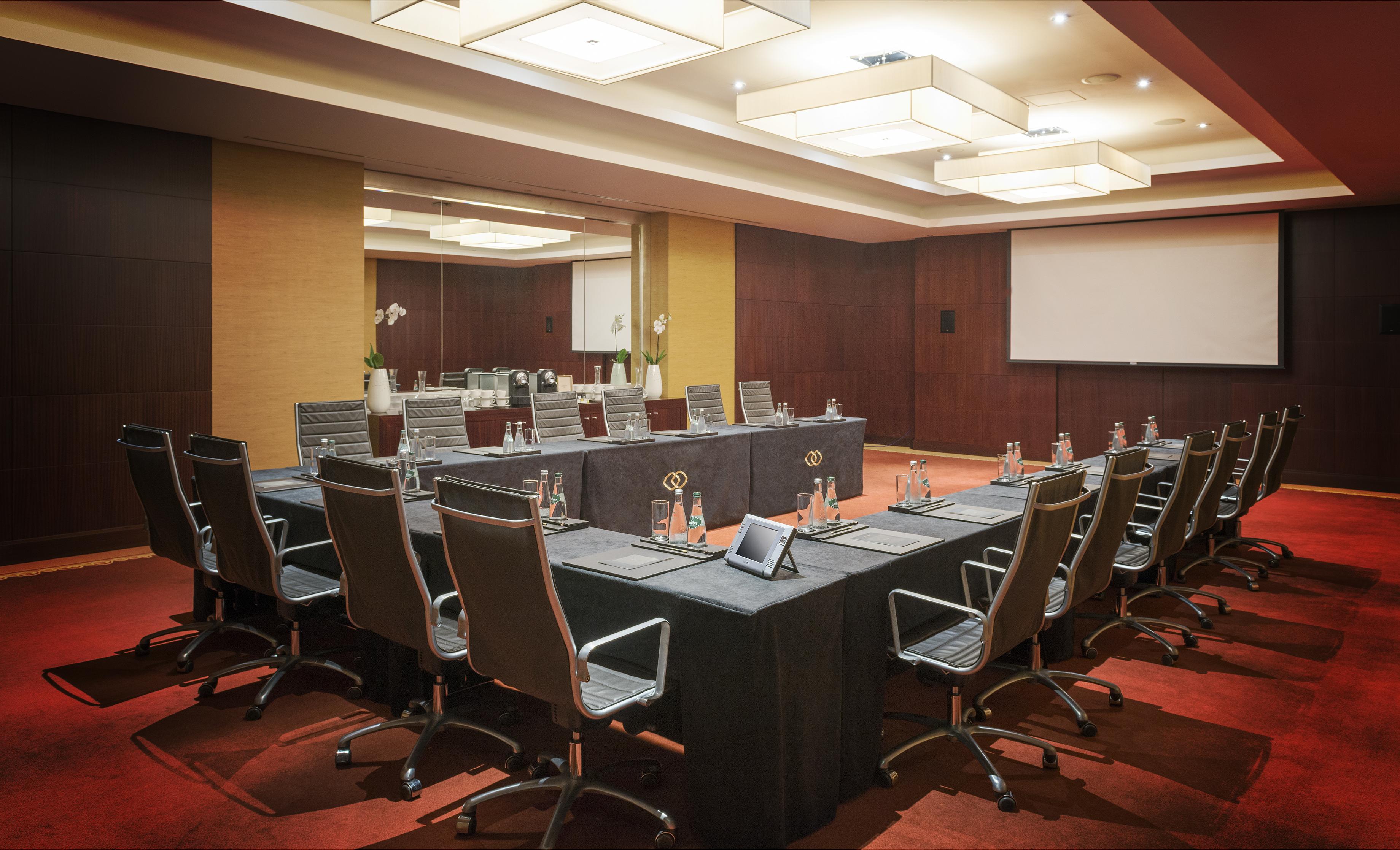 Sofitel Dubai Jumeirah Beach Exterior photo The meeting room at the hotel