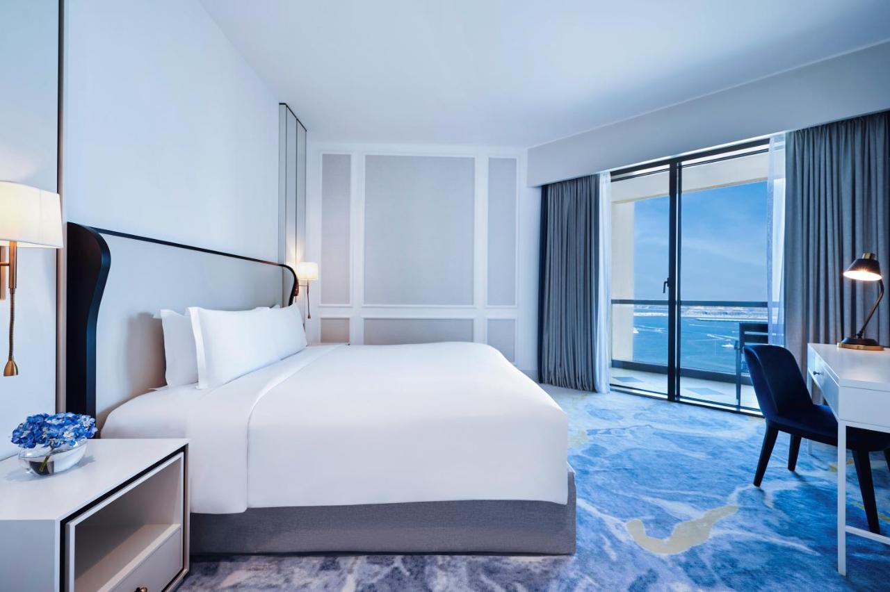 Sofitel Dubai Jumeirah Beach Exterior photo A room at the hotel