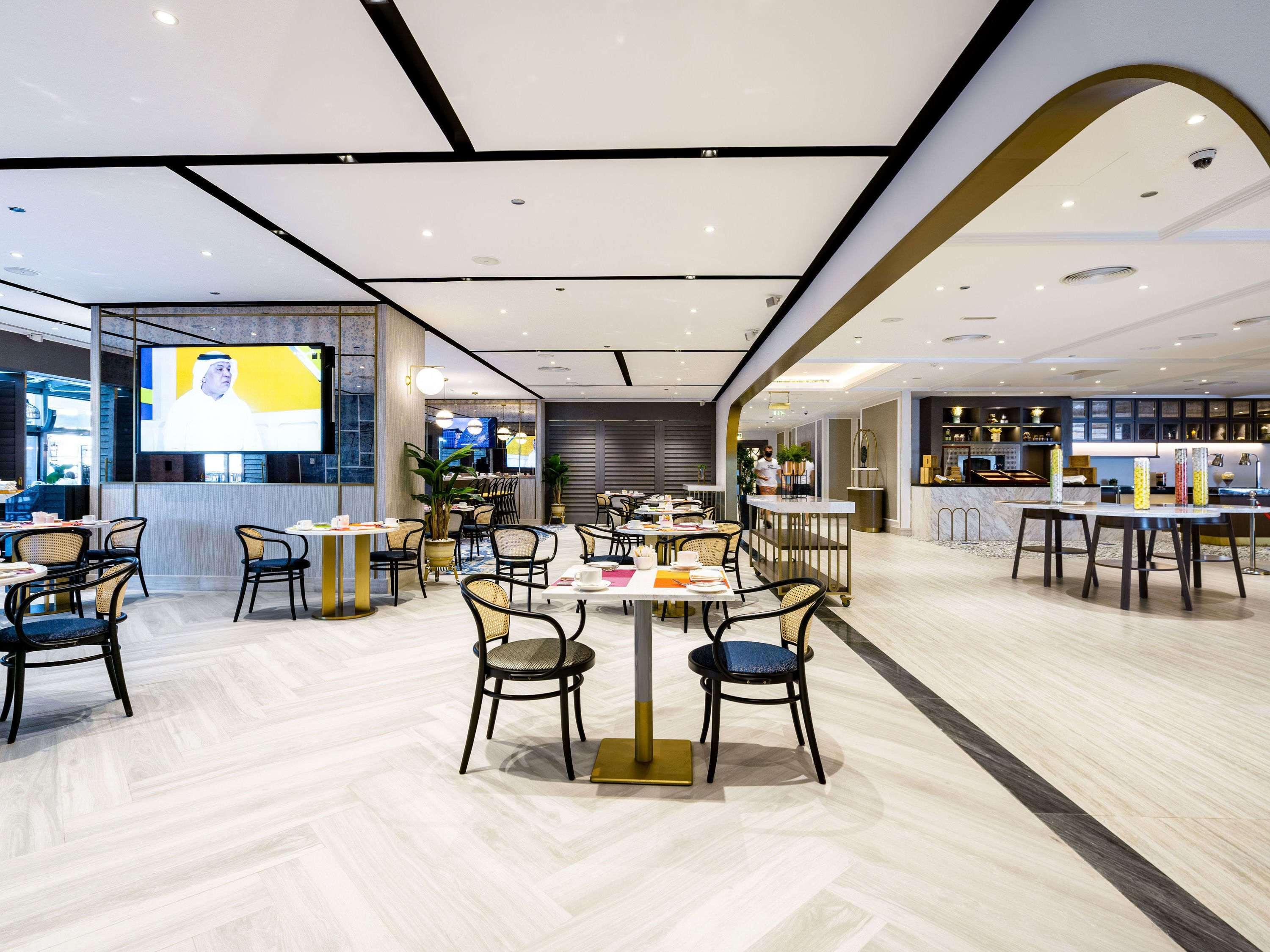 Sofitel Dubai Jumeirah Beach Exterior photo The hotel's breakfast room