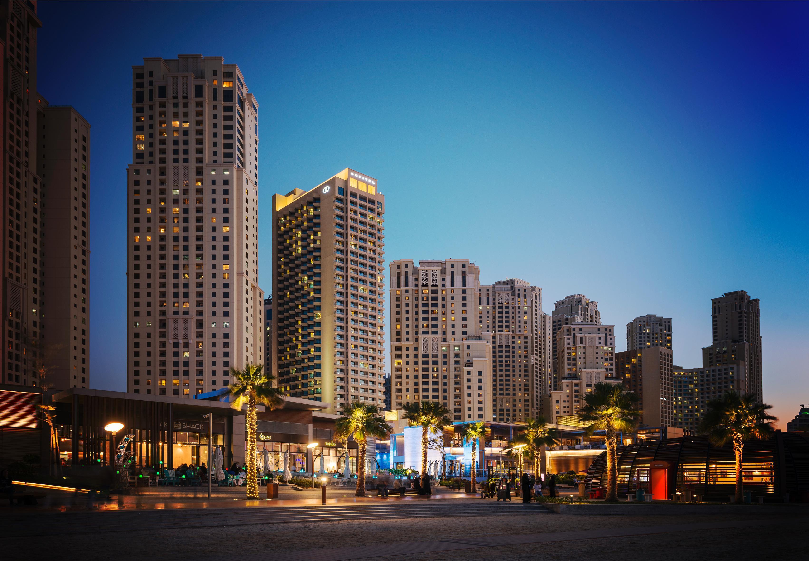 Sofitel Dubai Jumeirah Beach Exterior photo Dubai Marina Towers