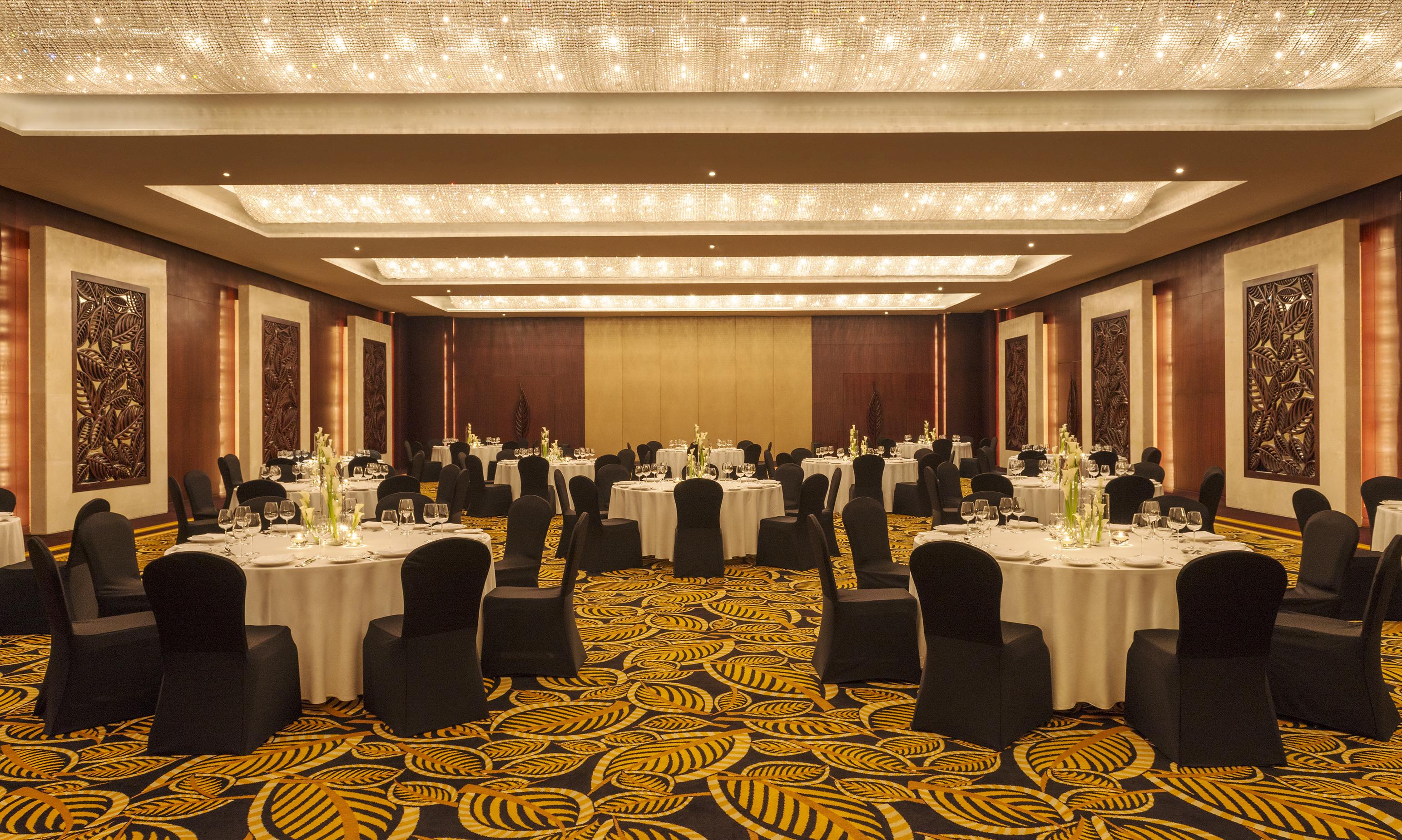 Sofitel Dubai Jumeirah Beach Exterior photo The ballroom at the Mandarin Oriental Bangkok