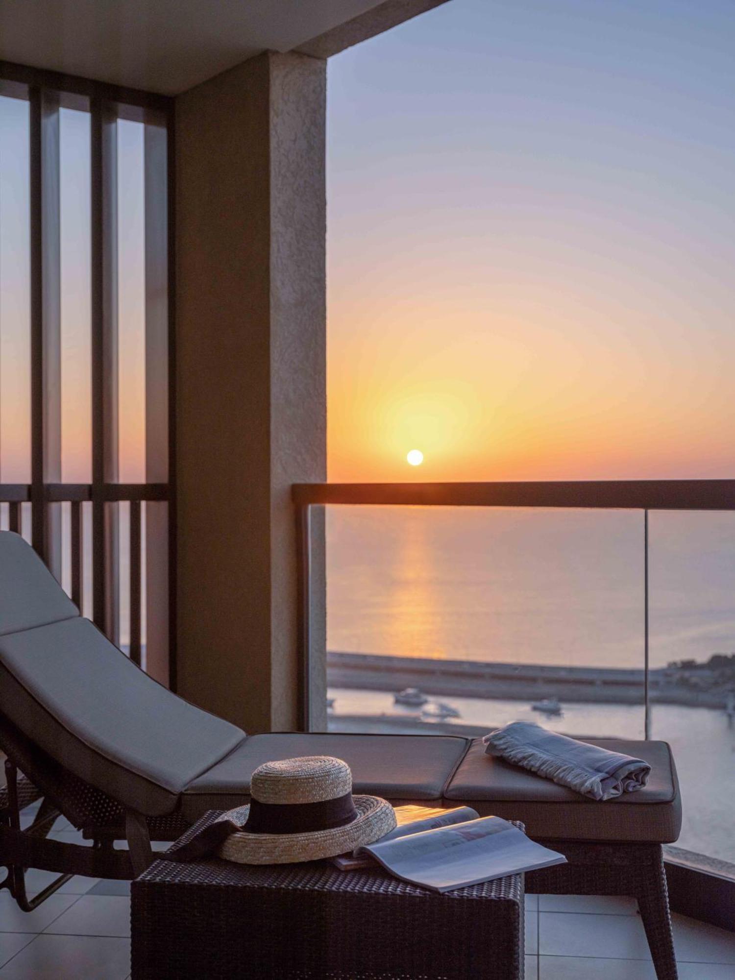 Sofitel Dubai Jumeirah Beach Exterior photo