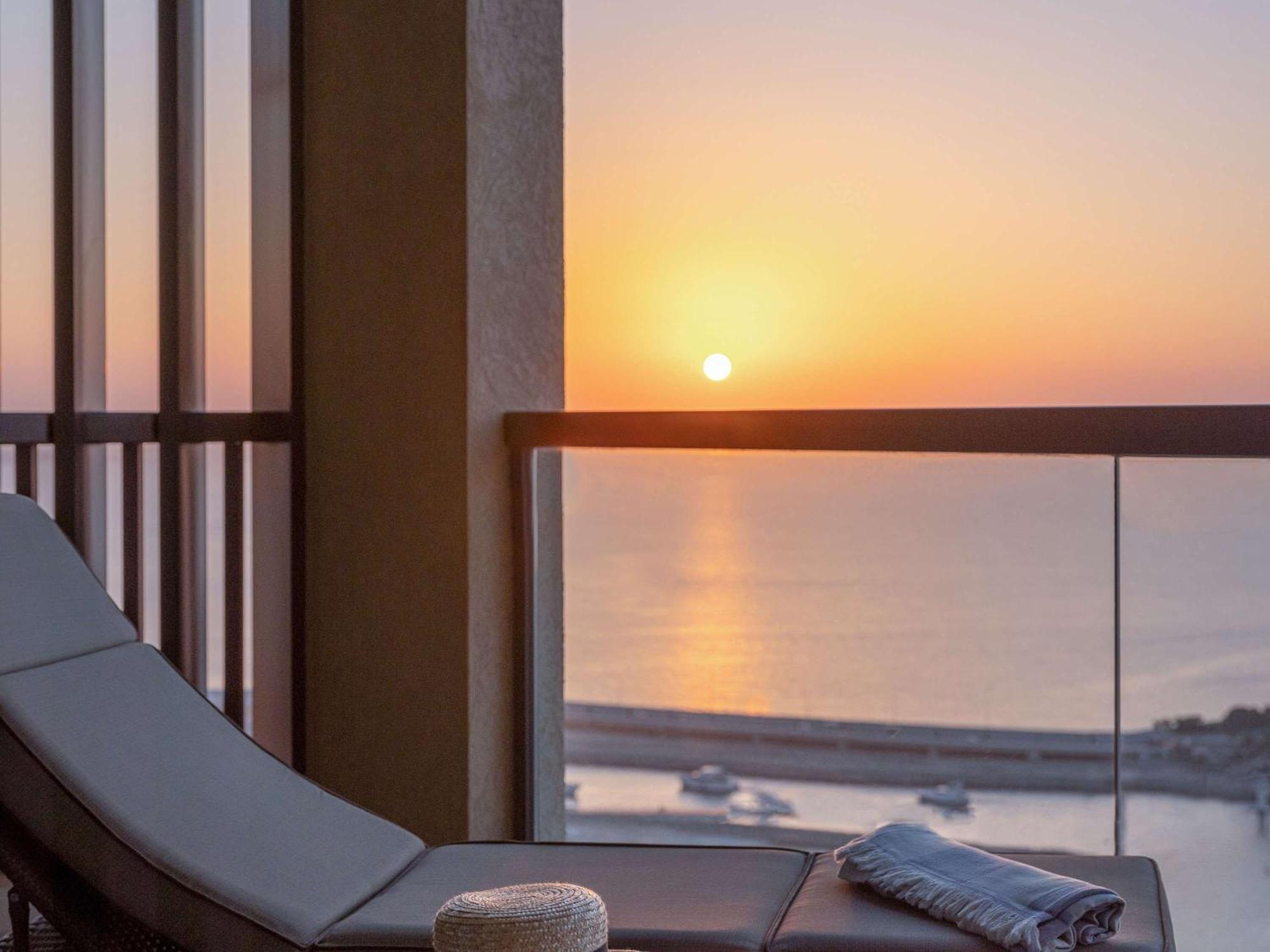 Sofitel Dubai Jumeirah Beach Exterior photo