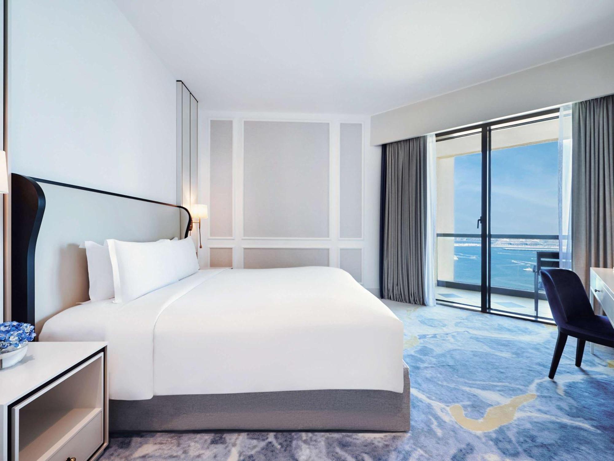 Sofitel Dubai Jumeirah Beach Exterior photo A room at the hotel